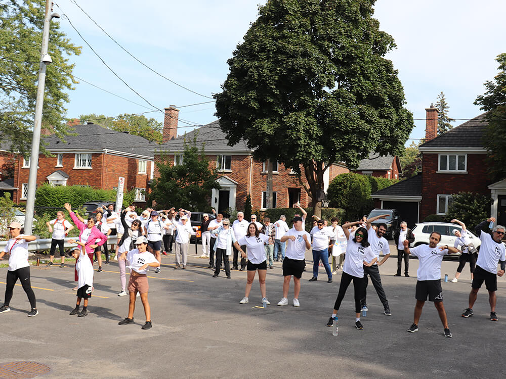 Warm-up stretches at the 2023 Défi 5 KM